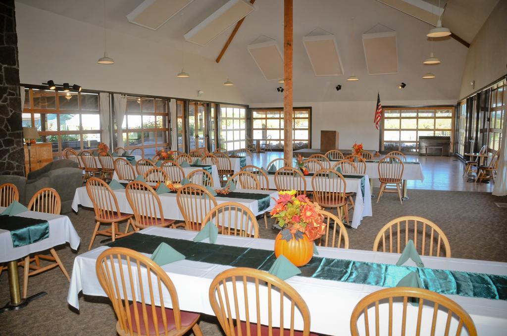 Bend-Sunriver Camping Resort Wheelchair Accessible Yurt 13 Eksteriør bilde
