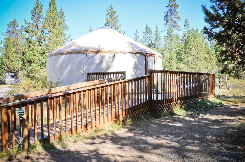 Bend-Sunriver Camping Resort Wheelchair Accessible Yurt 13 Eksteriør bilde