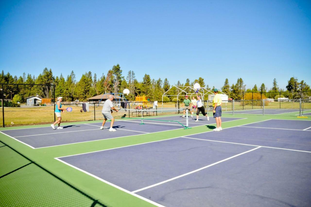 Bend-Sunriver Camping Resort Wheelchair Accessible Yurt 13 Eksteriør bilde